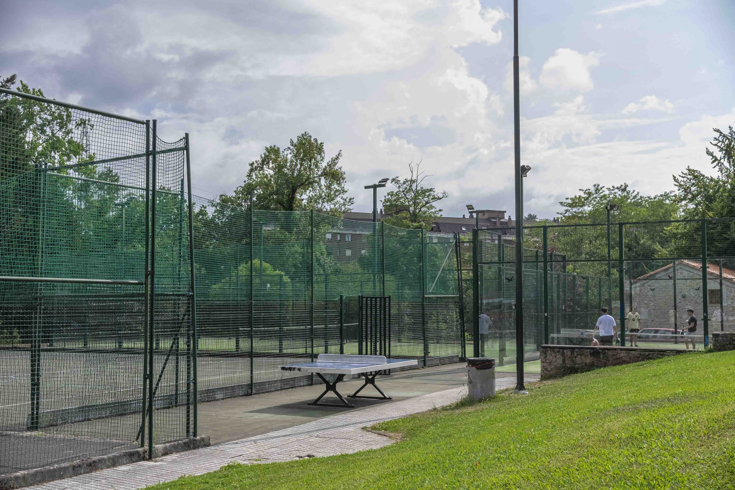 Una App facilita la reserva de las pistas de pádel y tenis de Puente San Miguel