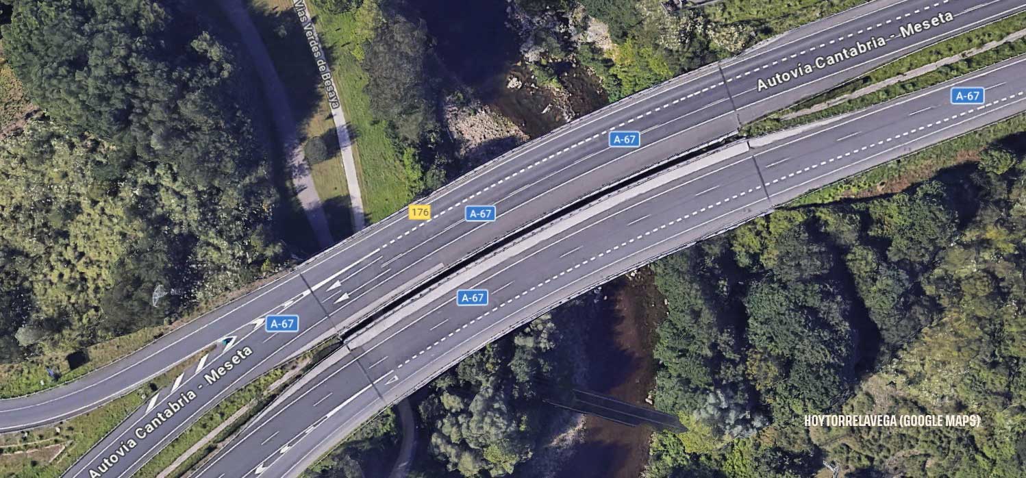 Fallecen dos hombres en la A-67 en Cartes tras volcar el camión de recogida de basuras en el que viajaban