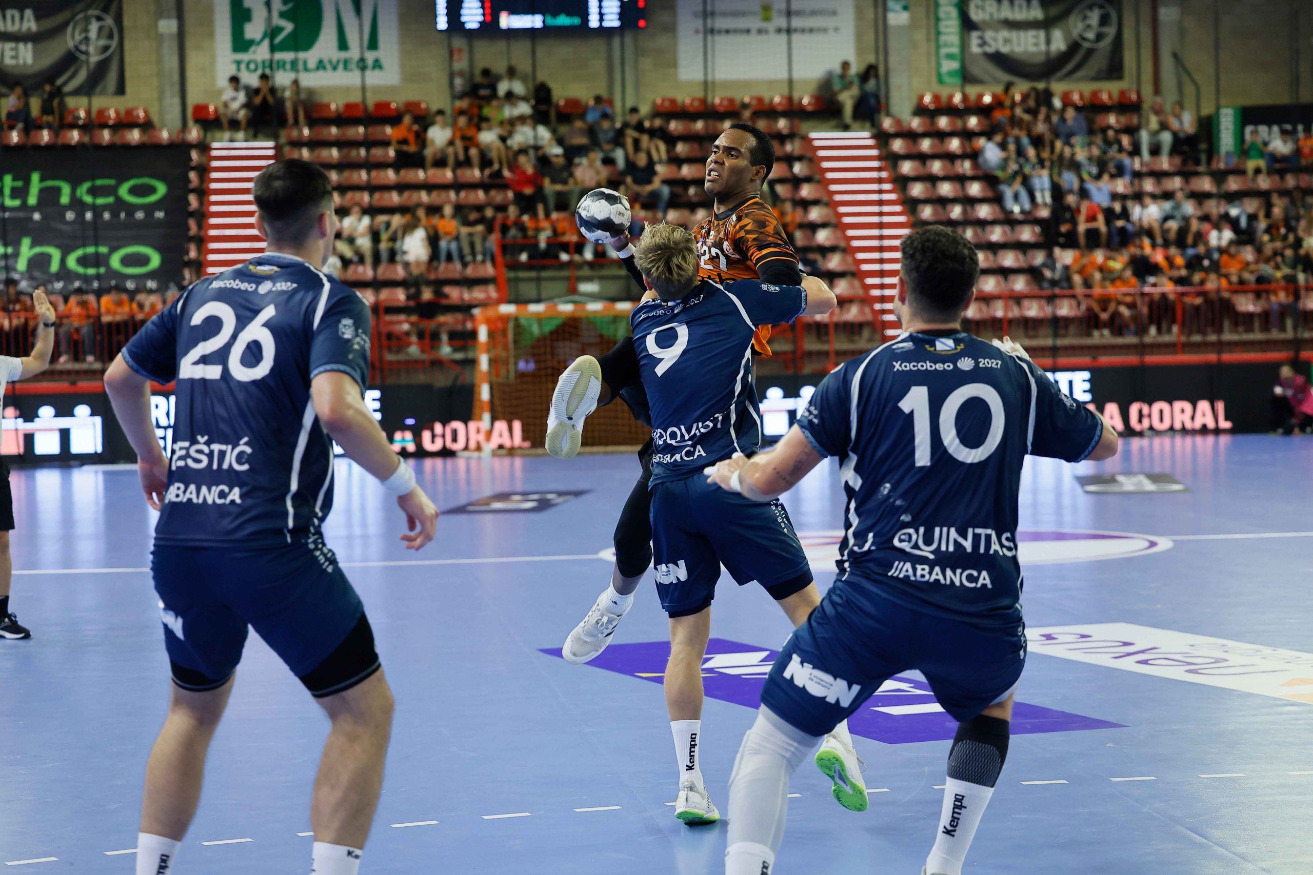 El BM Torrelavega cae tras un mal partido frente a Frigoríficos Morrazo